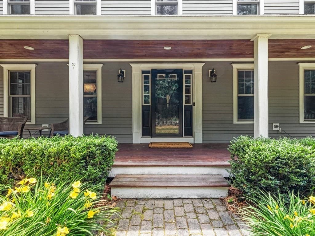 Single Family Residence at 14 Grove St, Kingston MA 02364, photo 5 of 42