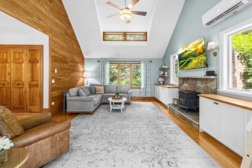 Single Family Residence at 14 Grove St, Kingston MA 02364, photo 15 of 42