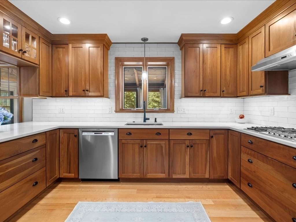 Single Family Residence at 14 Grove St, Kingston MA 02364, photo 8 of 42
