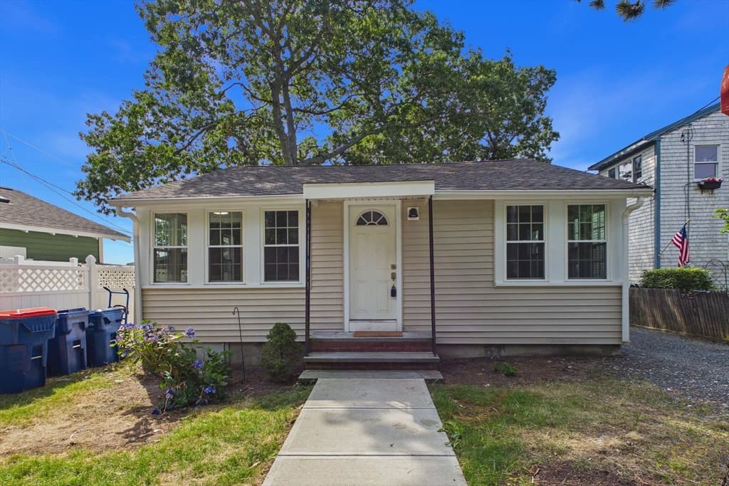 6 Pinehurst Dr, Wareham MA 02571