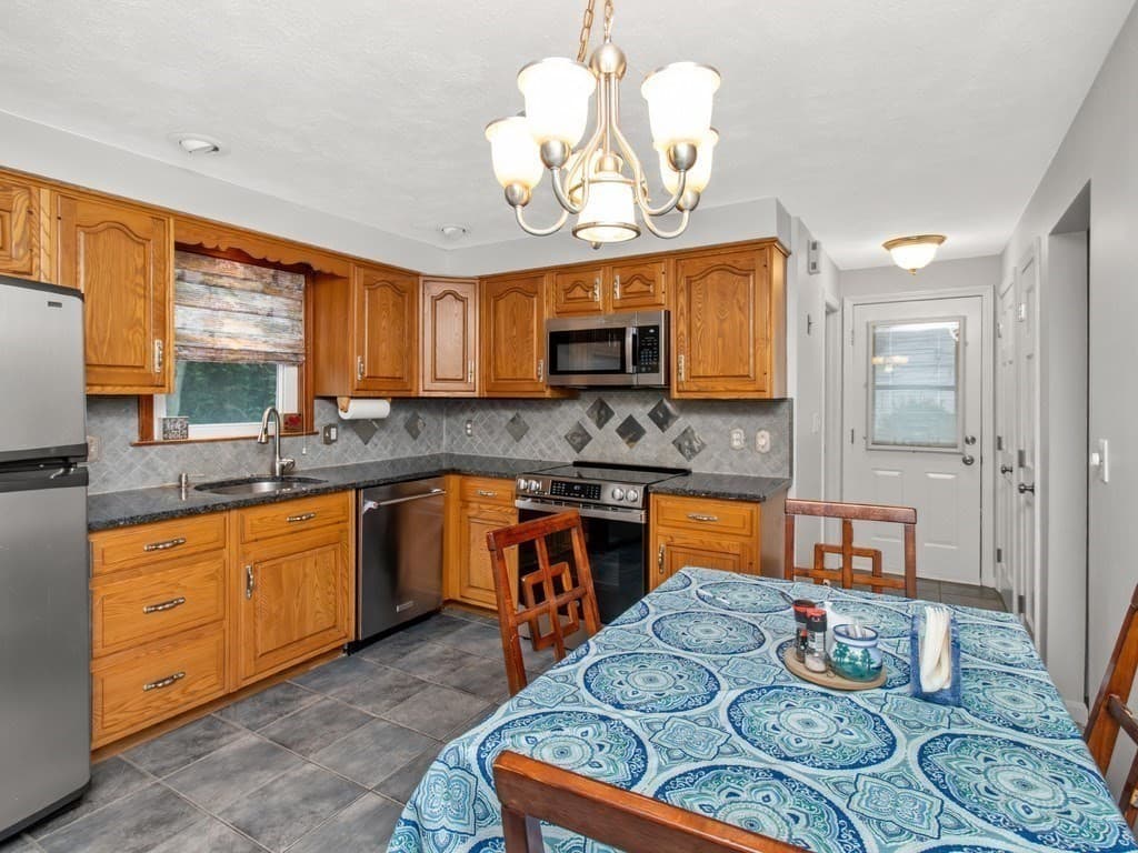 127 Westgate Road, Waltham MA 02453 photo 3