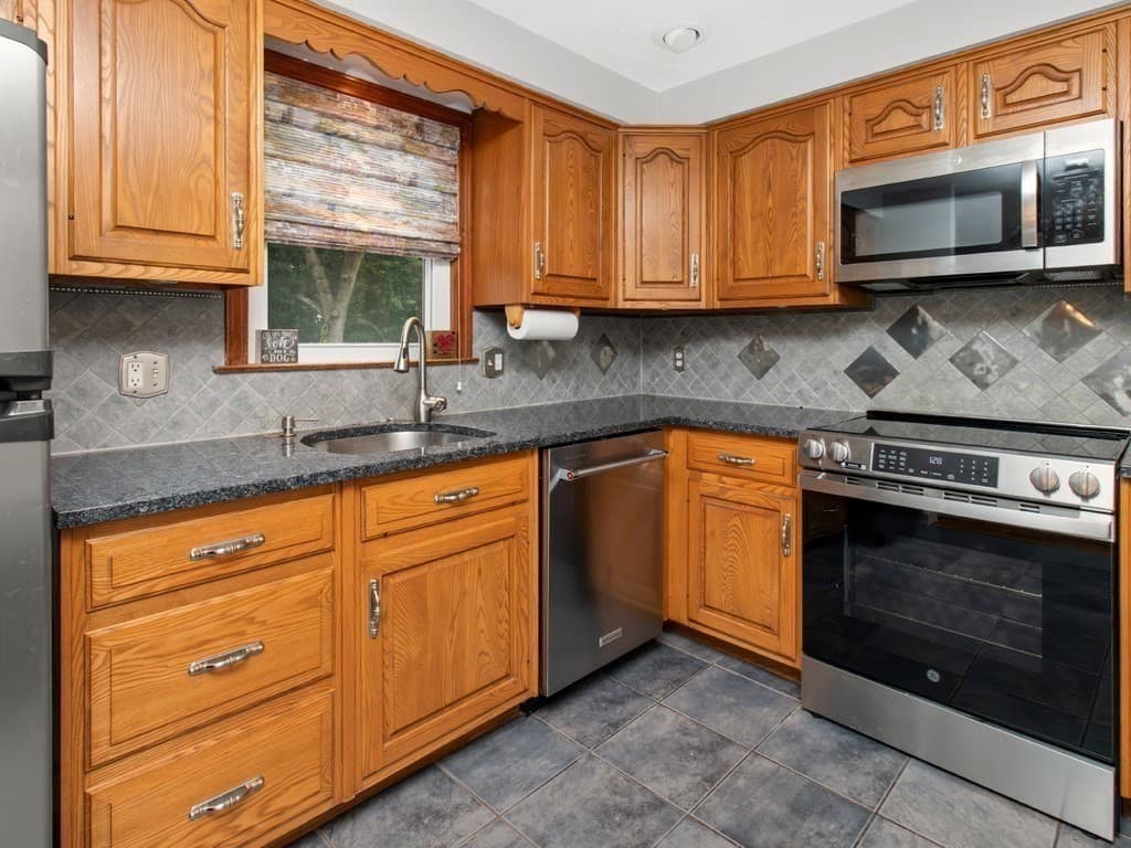 127 Westgate Road, Waltham MA 02453 photo 4