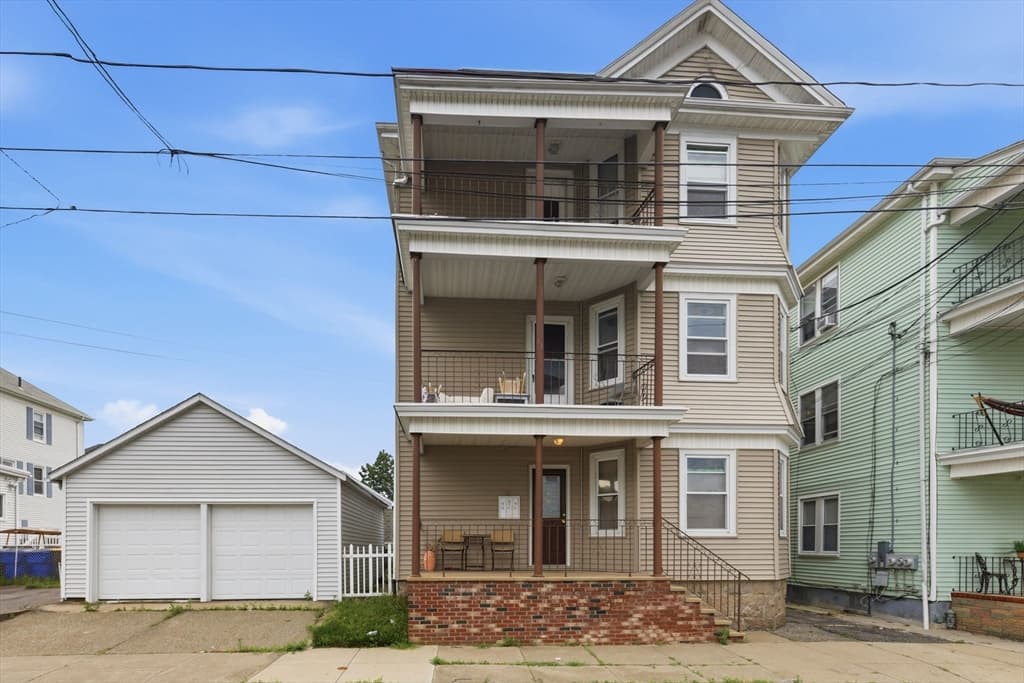 37 Eaton St, Fall River MA 02723