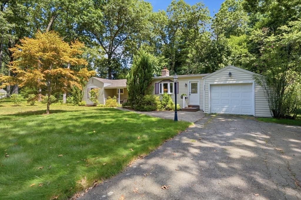 117 Hazardville Rd, Longmeadow MA 01106