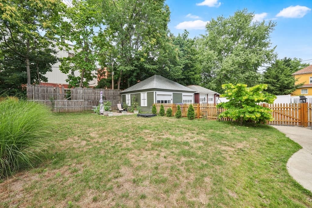 36 Spruceland Ave, Springfield MA 01108 photo 37