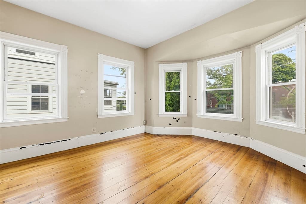 31-33 Lothrop St, Boston MA 02135 photo 5