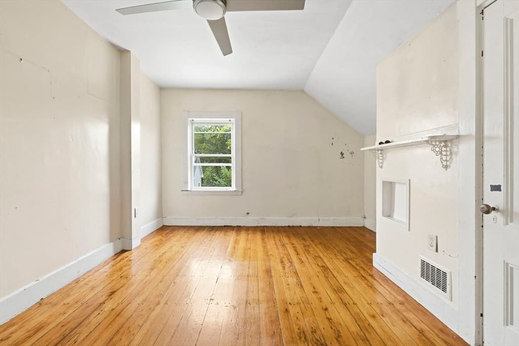 31-33 Lothrop St, Boston MA 02135 photo 10
