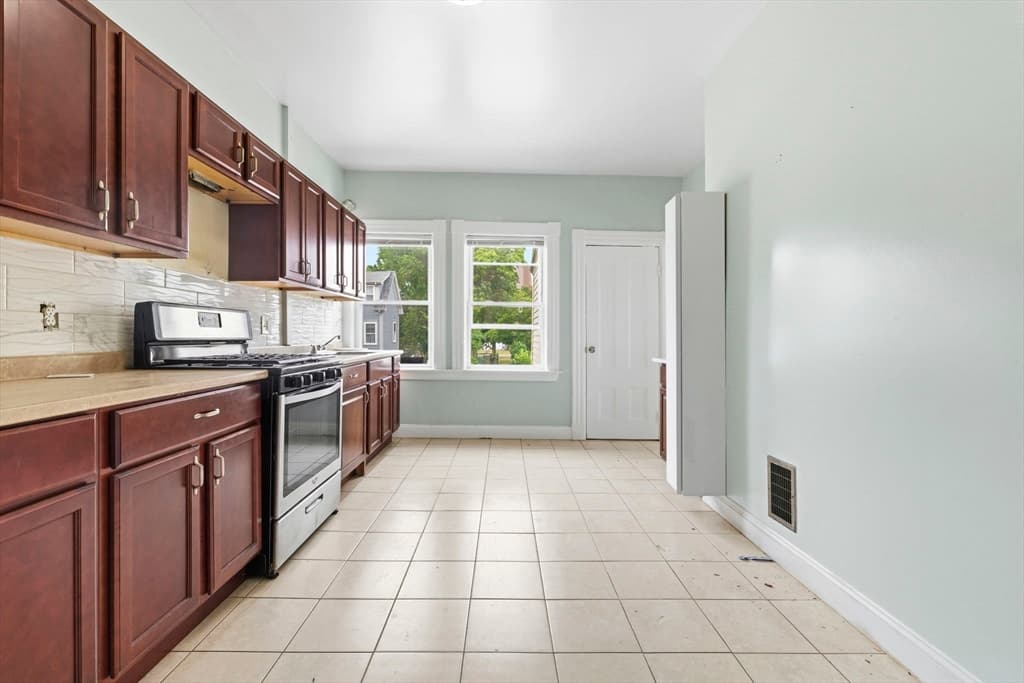 31-33 Lothrop St, Boston MA 02135 photo 4