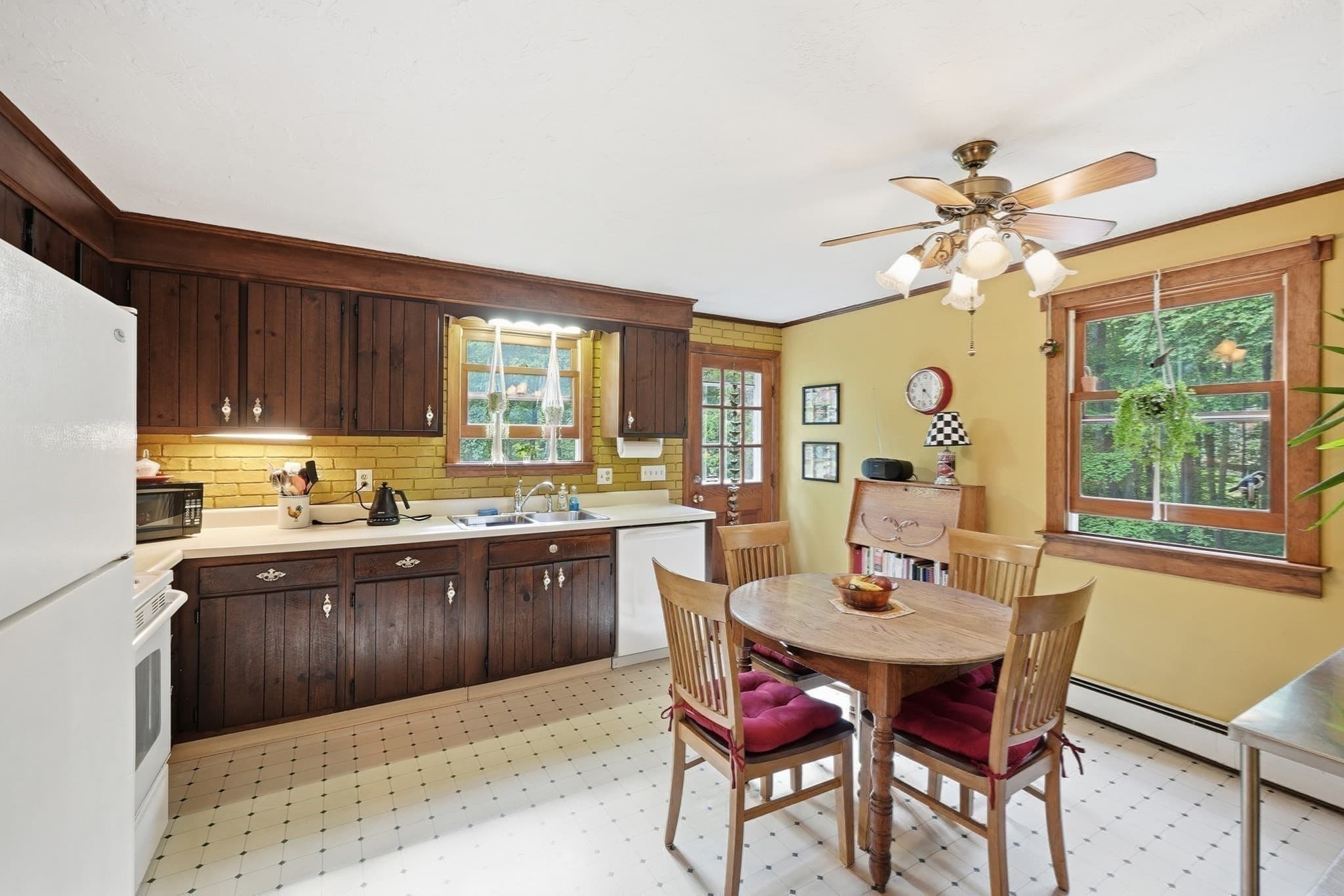 Single Family Residence at 46 Prospect St, Rutland MA 01543, photo 8 of 27