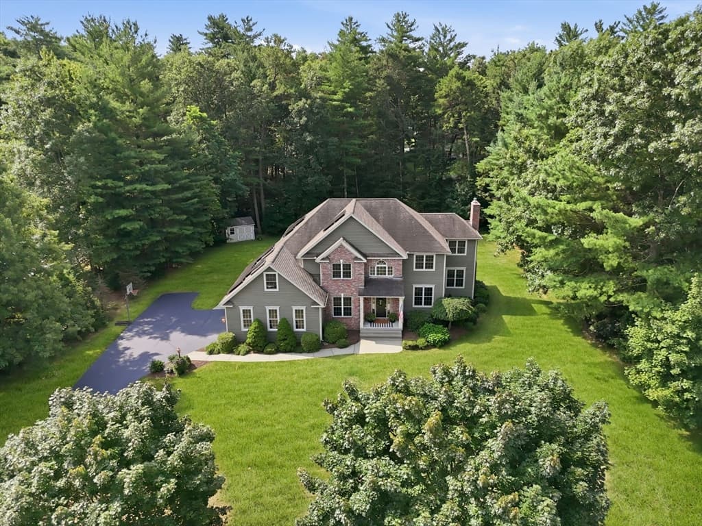 8 Lexington Circle, Southwick MA 01077