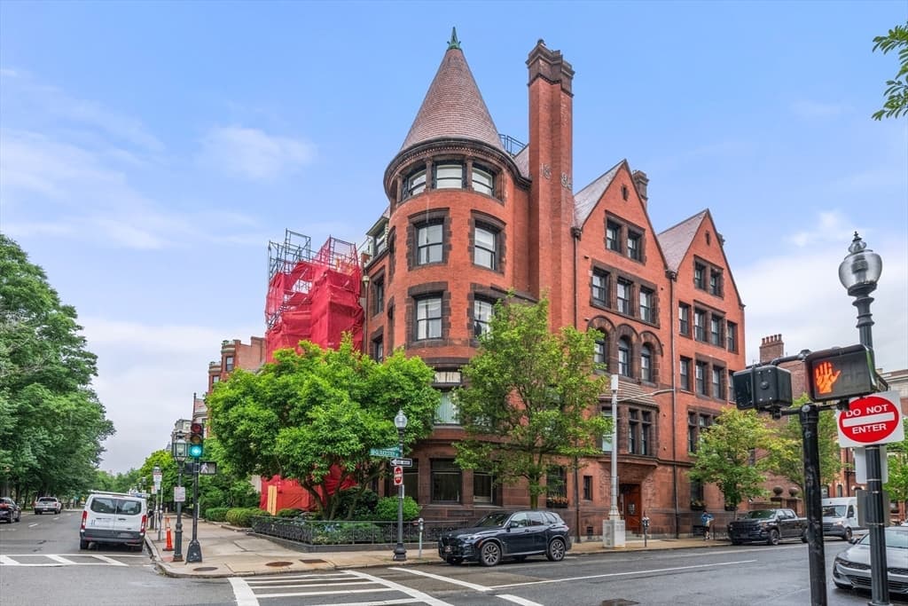 20 Gloucester St # 3, Boston MA 02115
