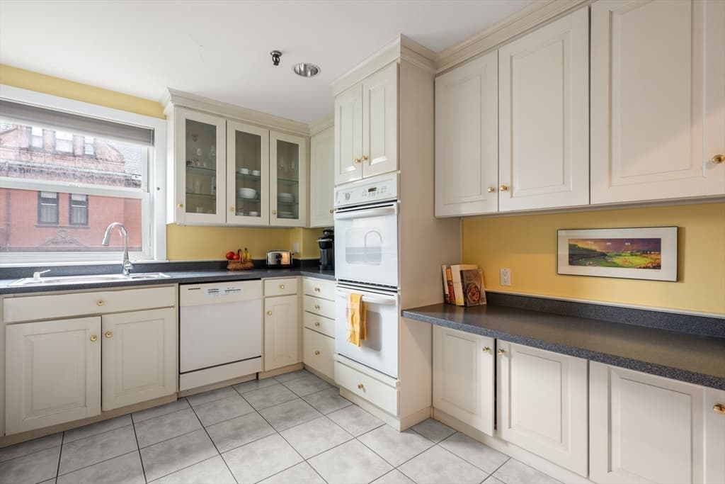 Condominium at 20 Gloucester St # 3, Boston MA 02115, Boston, photo 10 of 25