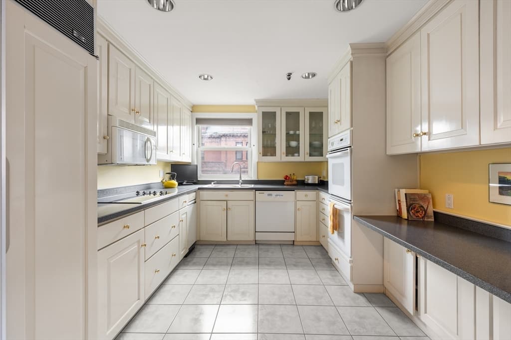 Condominium at 20 Gloucester St # 3, Boston MA 02115, Boston, photo 8 of 25