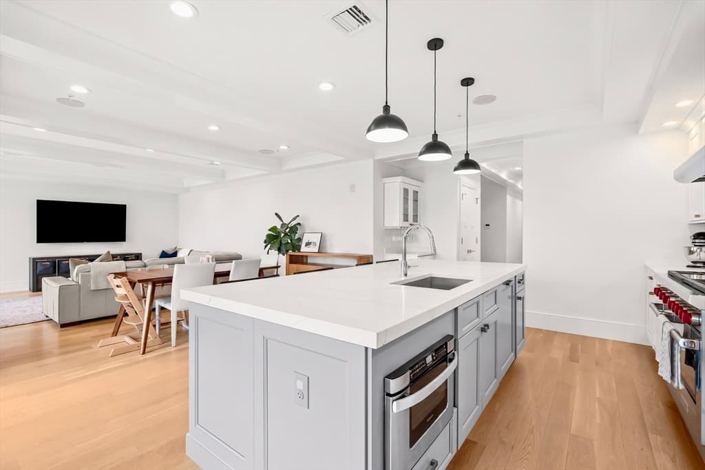 Condominium at 377 W 1st St # 3, Boston MA 02127, Boston, photo 5 of 33