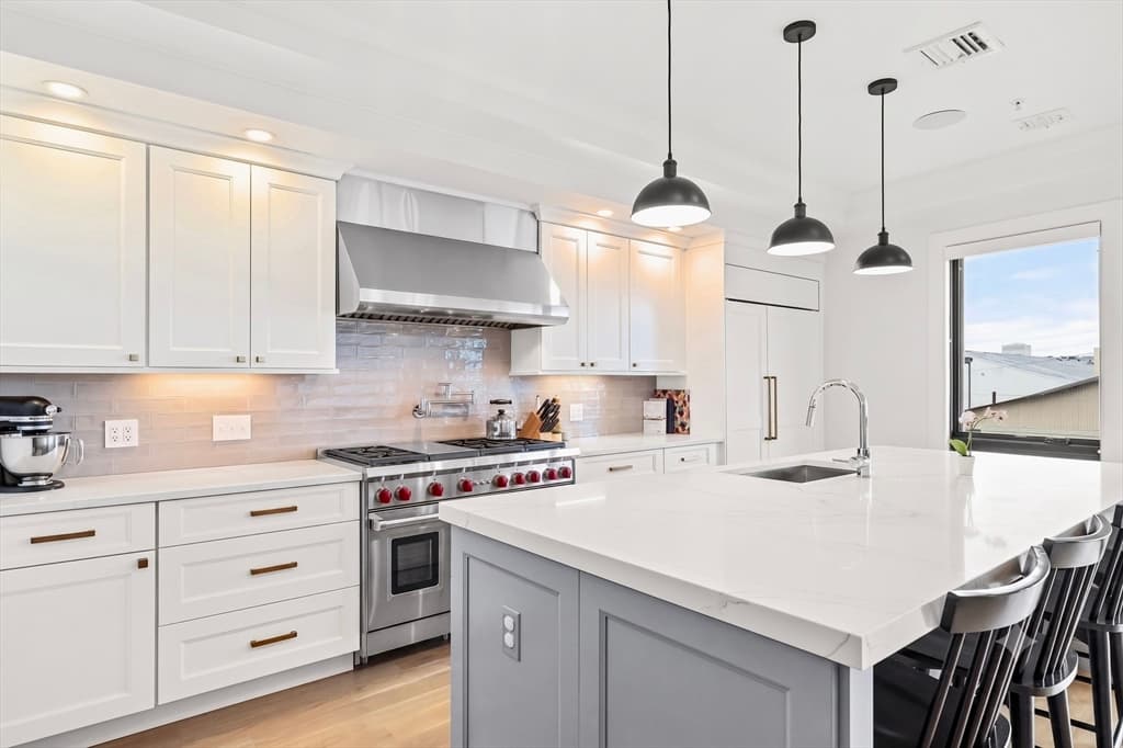 Condominium at 377 W 1st St # 3, Boston MA 02127, Boston, photo 4 of 33