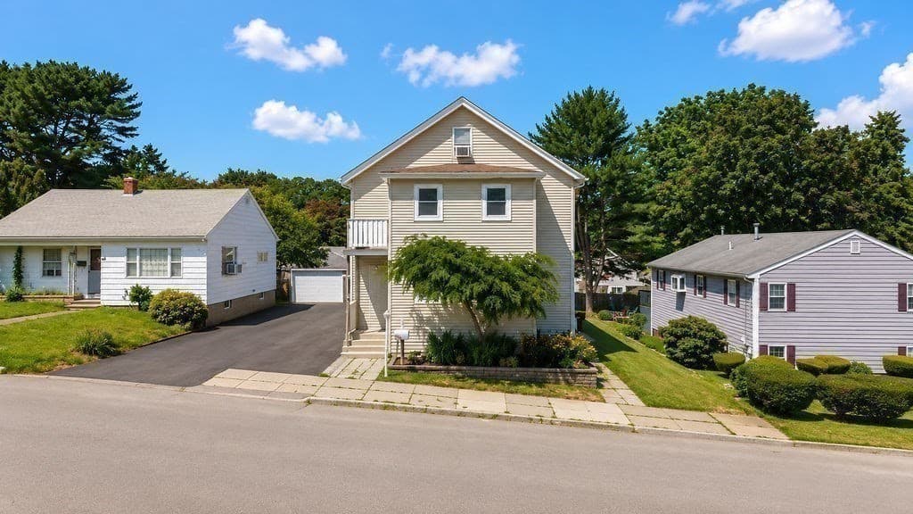 74 California St, Fall River MA 02723 photo 2