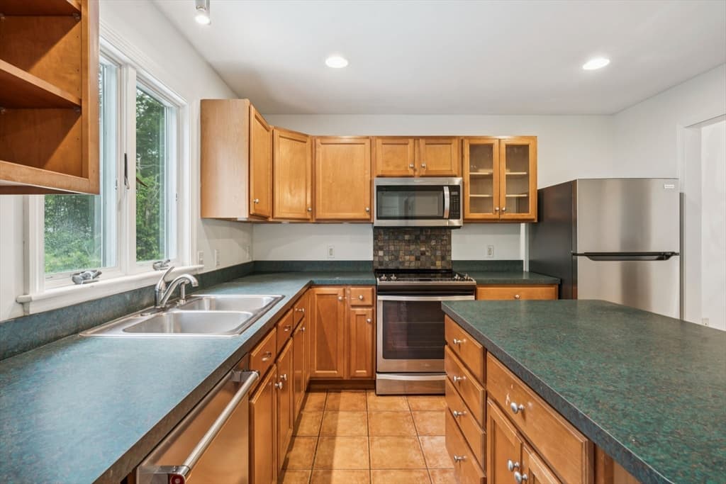 26 Foster Street, Mattapoisett MA 02739 photo 3