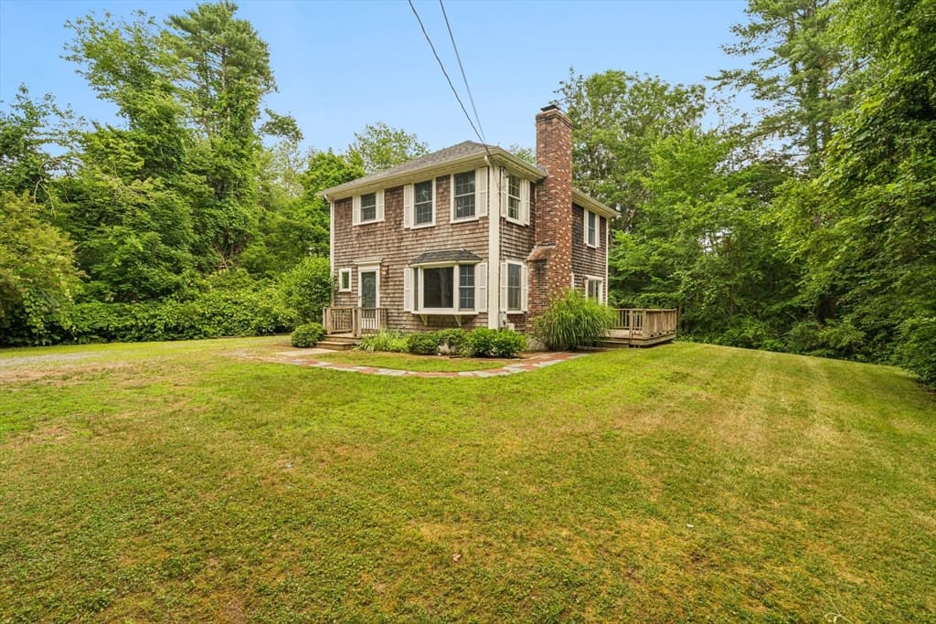 26 Foster Street, Mattapoisett MA 02739
