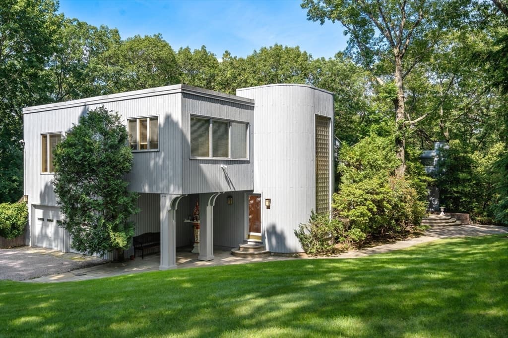 108 Codman Rd, Brookline MA 02445 photo 2