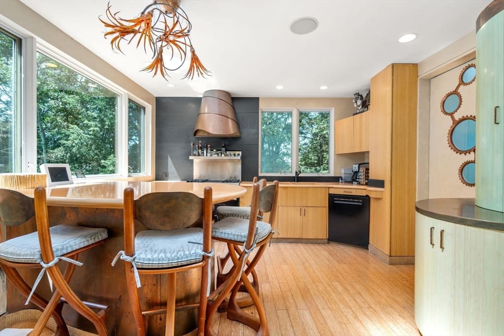 108 Codman Rd, Brookline MA 02445 photo 7