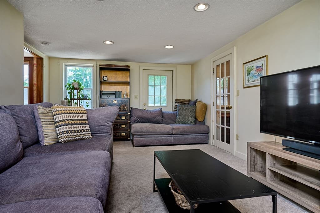 666 Montgomery Rd, Westfield MA 01085 photo 12