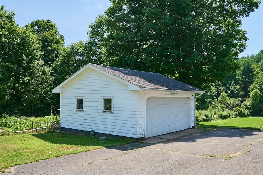 666 Montgomery Rd, Westfield MA 01085 photo 5