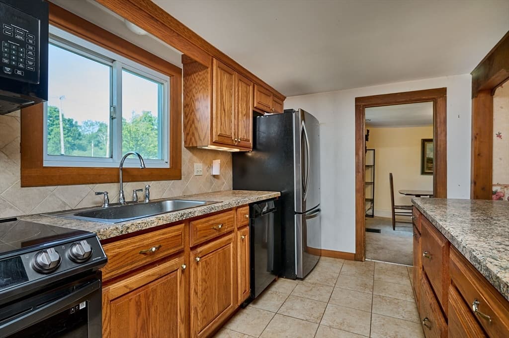 666 Montgomery Rd, Westfield MA 01085 photo 9
