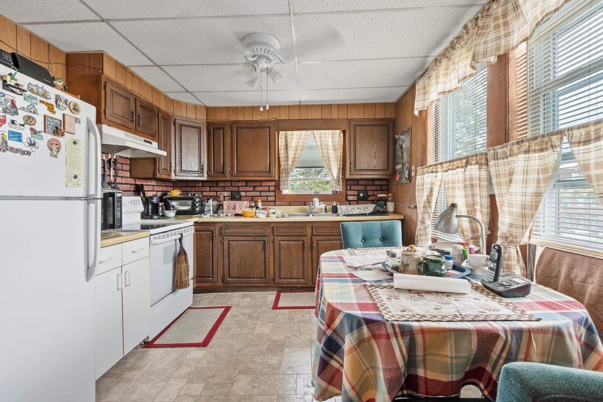 5-9 Family at 50 Exchange St, Athol MA 01331, photo 32 of 42