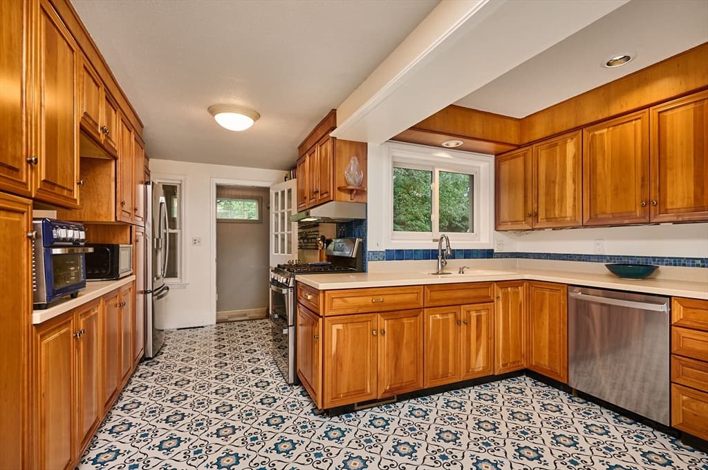 236 N. Maple St., Northampton MA 01062 photo 5