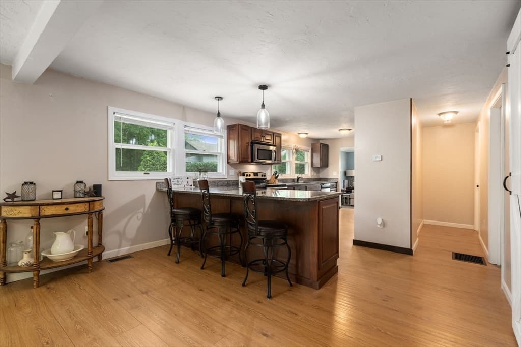 Single Family Residence at 10 Riverside Dr, Auburn MA 01501, Auburn, photo 16 of 33