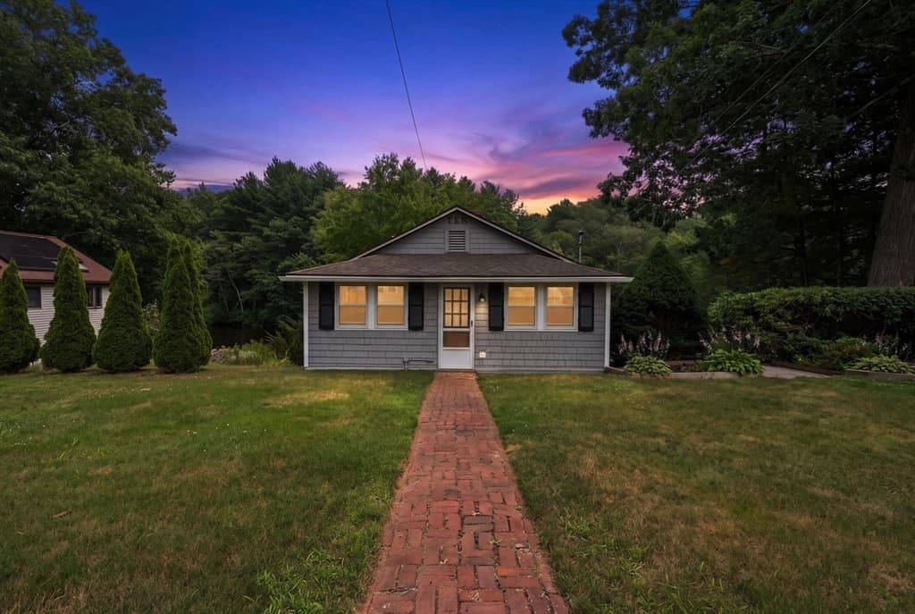 Single Family Residence at 10 Riverside Dr, Auburn MA 01501, Auburn, photo 5 of 33
