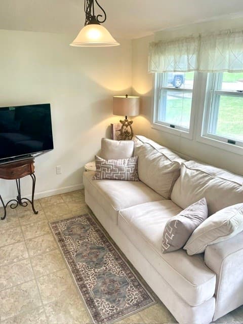Single Family Residence at 10 Riverside Dr, Auburn MA 01501, Auburn, photo 10 of 33