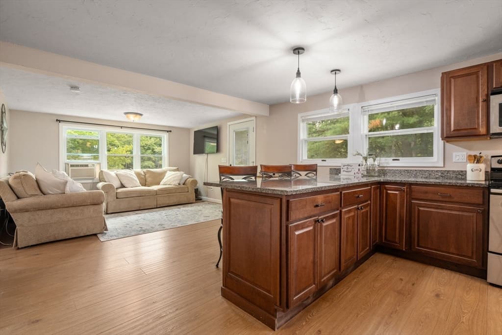 Single Family Residence at 10 Riverside Dr, Auburn MA 01501, Auburn, photo 11 of 33