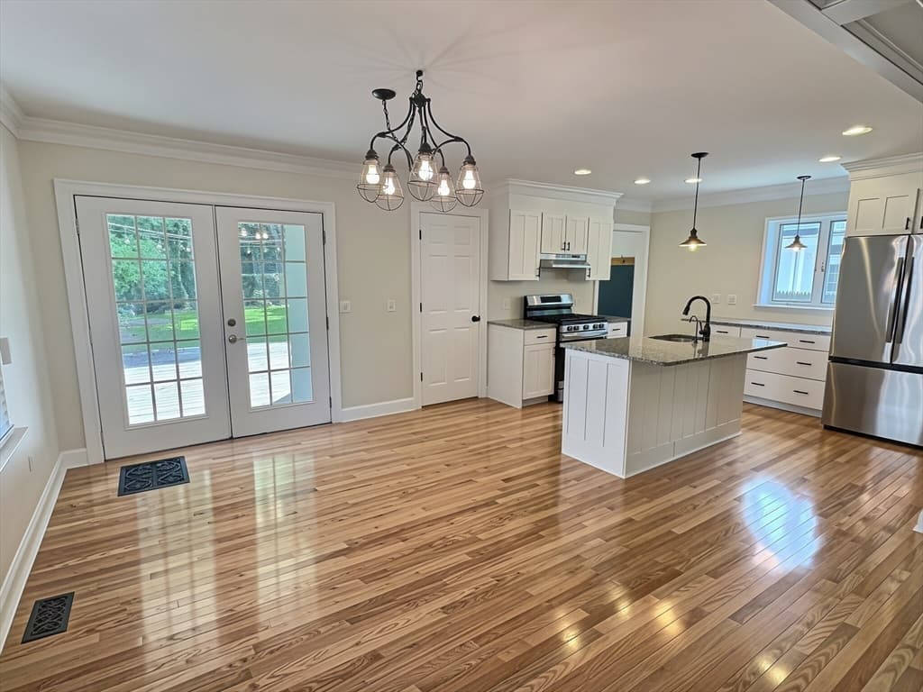 28 Cherry St, Plymouth MA 02360 photo 6