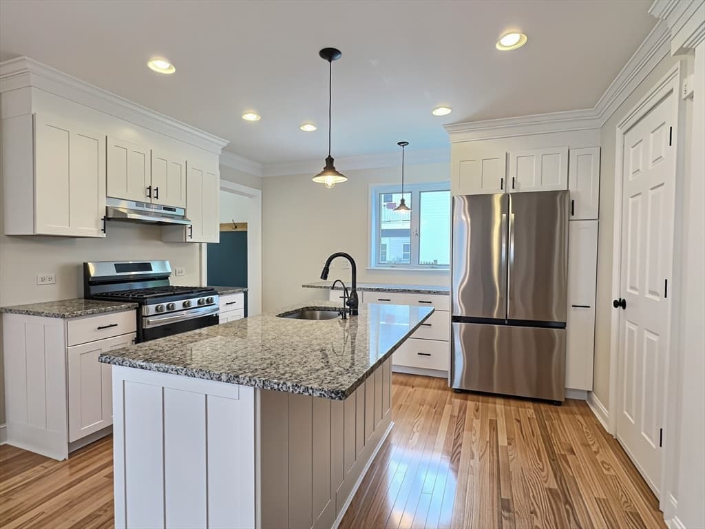 28 Cherry St, Plymouth MA 02360 photo 3