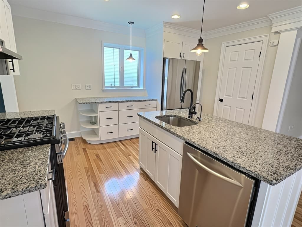 28 Cherry St, Plymouth MA 02360 photo 5
