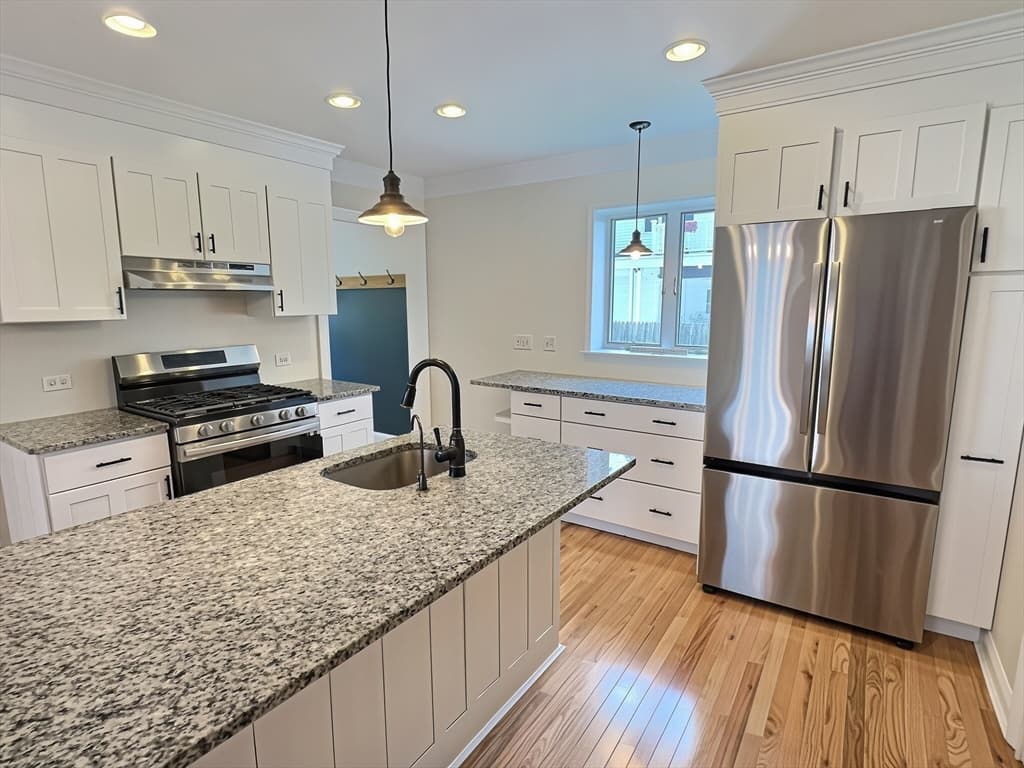 28 Cherry St, Plymouth MA 02360 photo 4