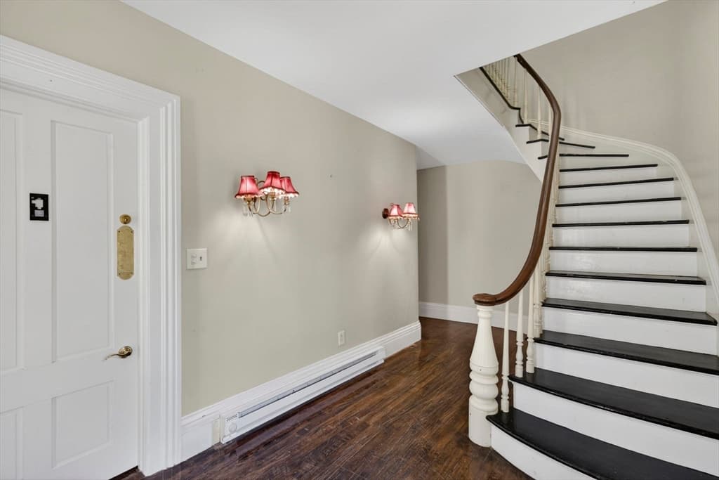 12 Crown St., Worcester MA 01609 photo 2