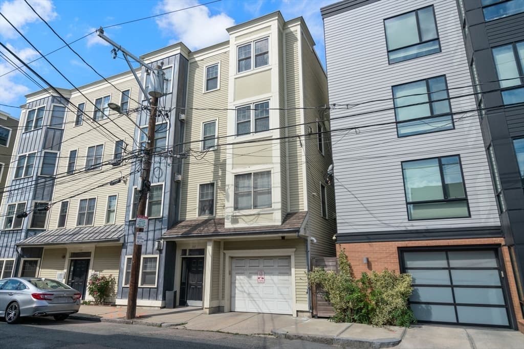 138 W 9th St # 2, Boston MA 02127