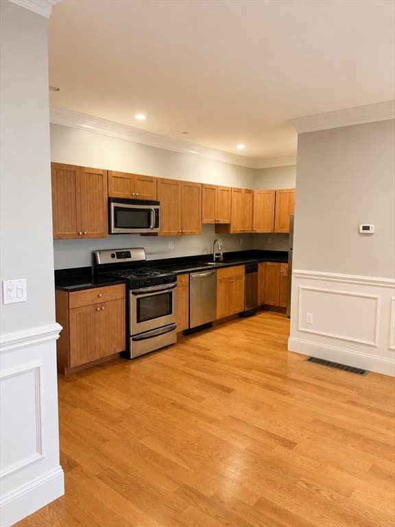 Condominium at 138 W 9th St # 2, Boston MA 02127, Boston, photo 4 of 7