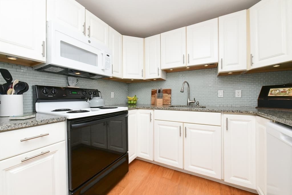 3 Village Green Dr # 3B, Bourne MA 02562 photo 9