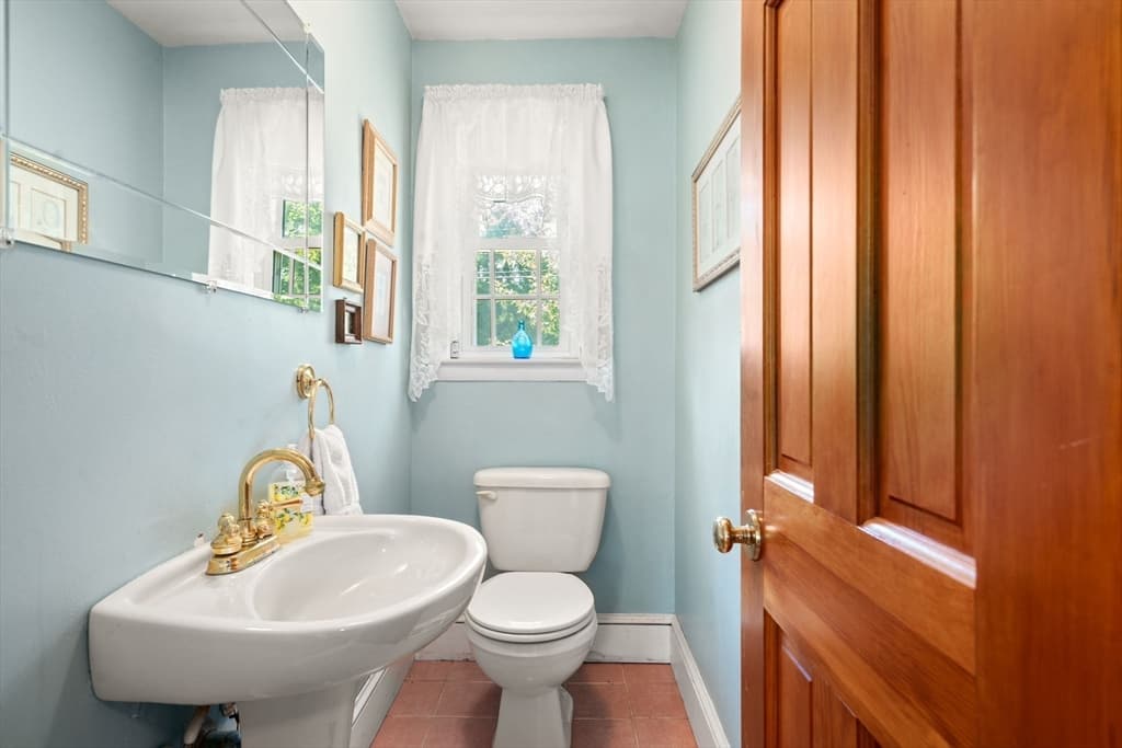 980 Randolph St, Canton MA 02021 photo 4
