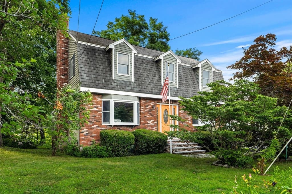 89 W Meadow Rd, Lowell MA 01854 photo 2