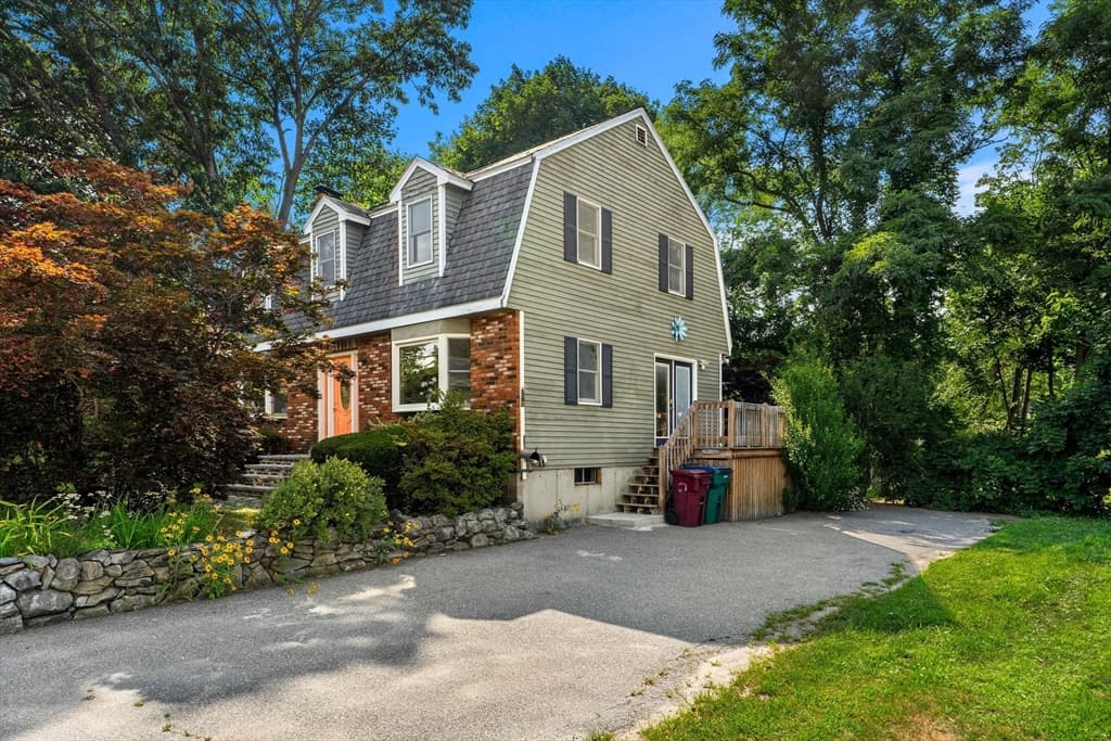 89 W Meadow Rd, Lowell MA 01854 photo 3