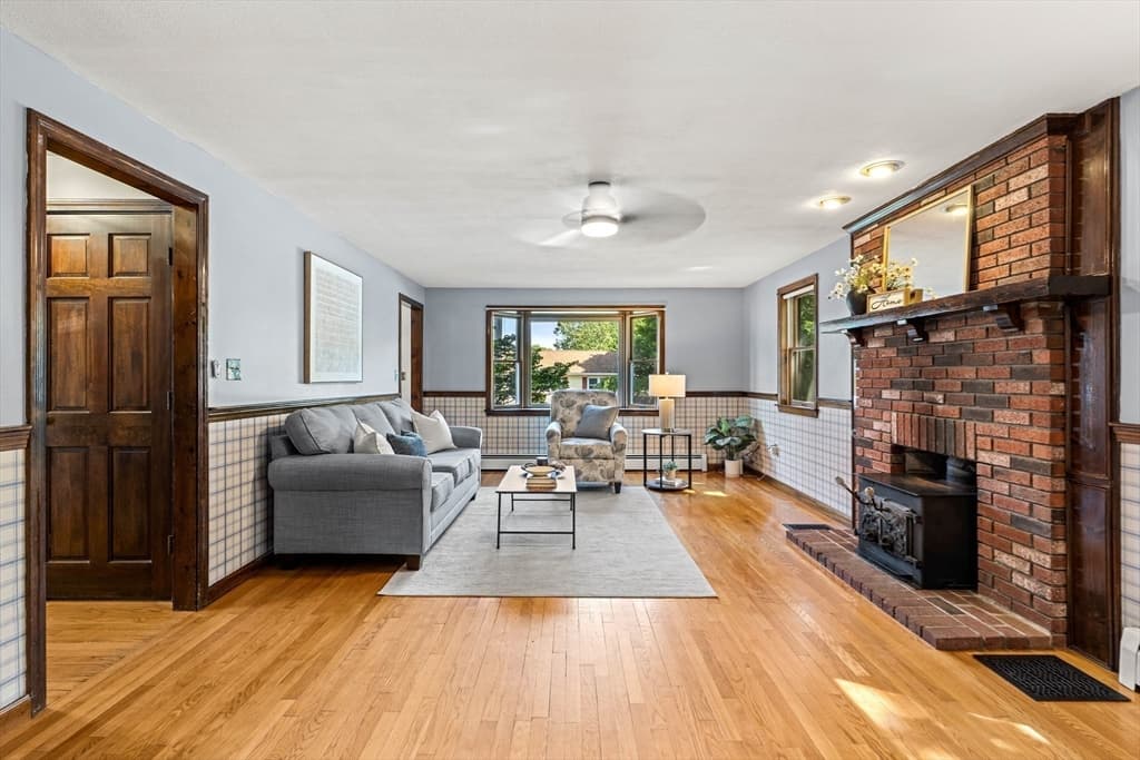89 W Meadow Rd, Lowell MA 01854 photo 9