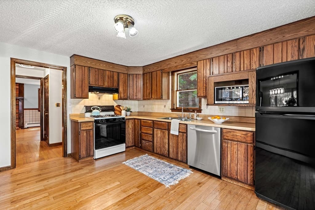 89 W Meadow Rd, Lowell MA 01854 photo 10