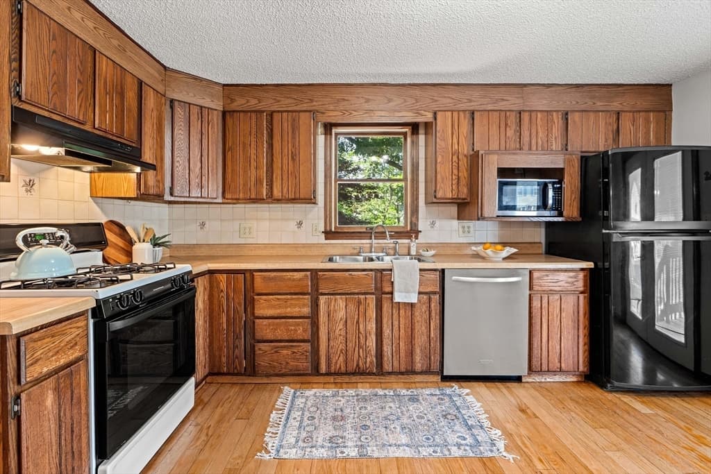 89 W Meadow Rd, Lowell MA 01854 photo 11