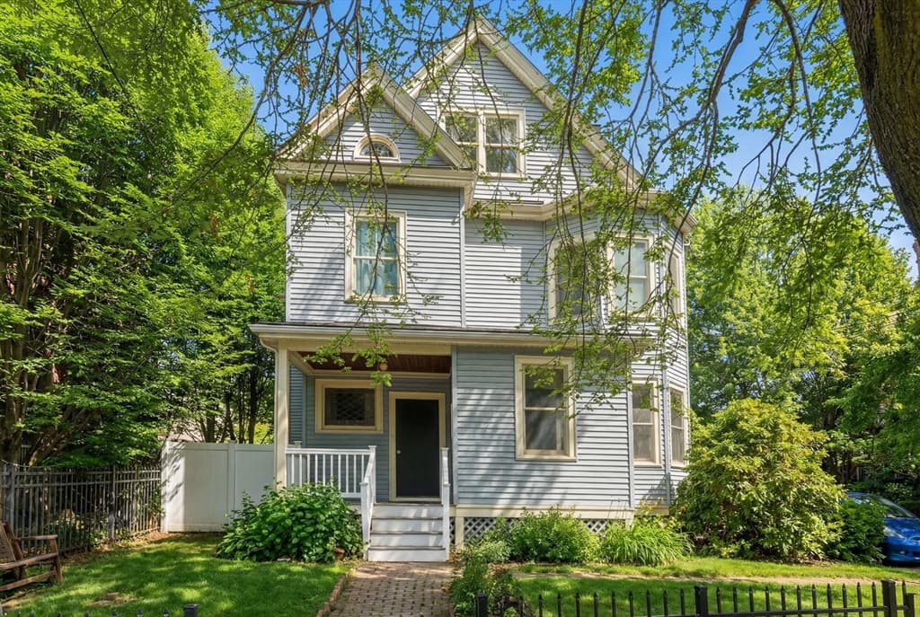 7 Russell Street # 3, Cambridge MA 02140
