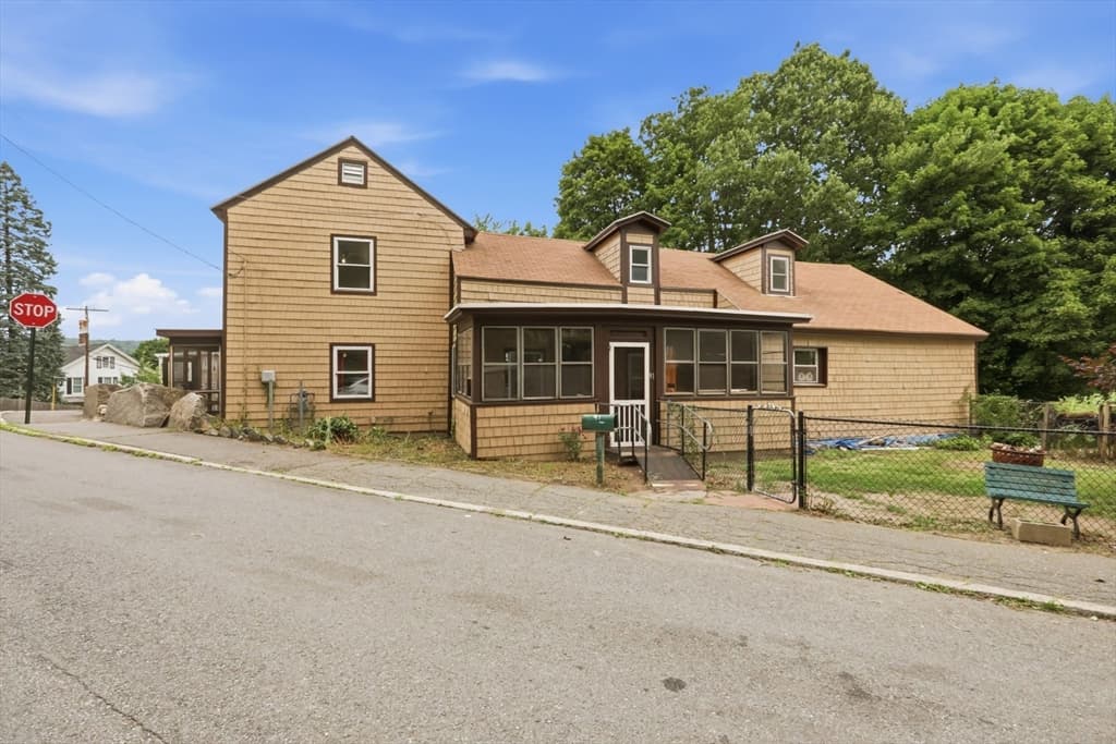 91 Walnut, Fitchburg MA 01420 photo 2
