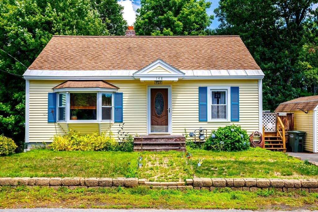 148 Pond St, Leominster MA 01453